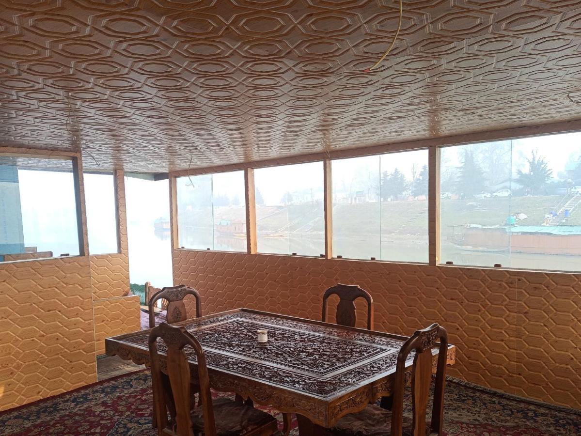 Houseboat Karima Palace Сринагар Экстерьер фото