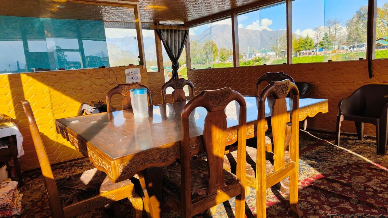 Houseboat Karima Palace Сринагар Экстерьер фото