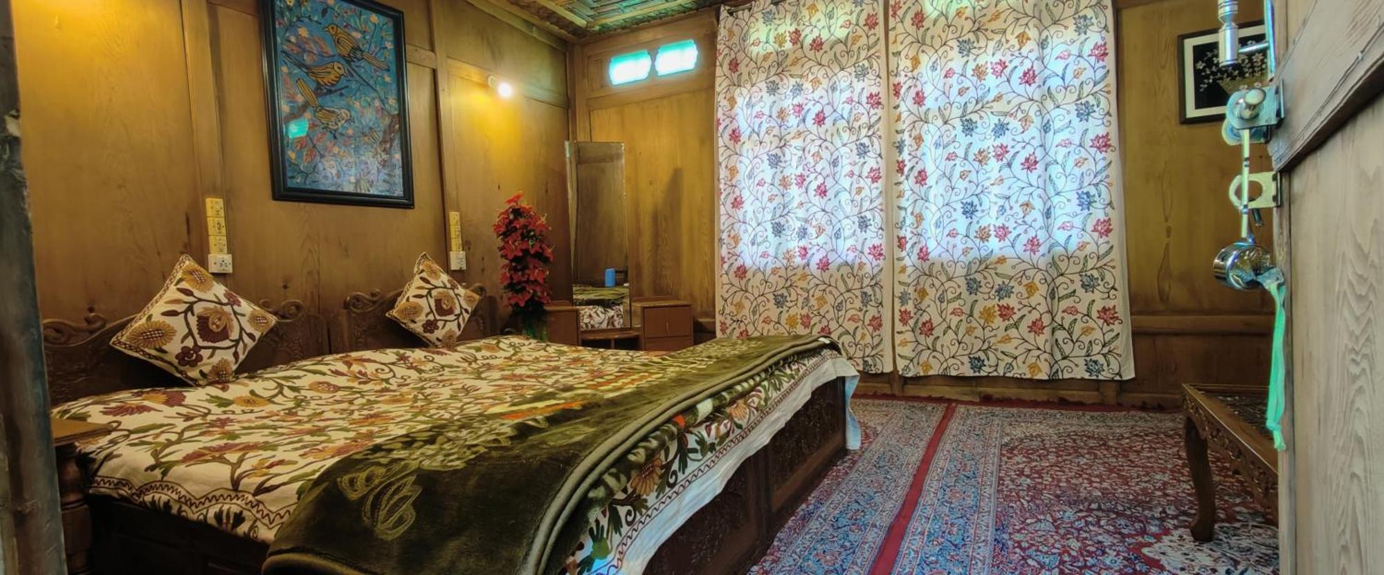 Houseboat Karima Palace Сринагар Экстерьер фото