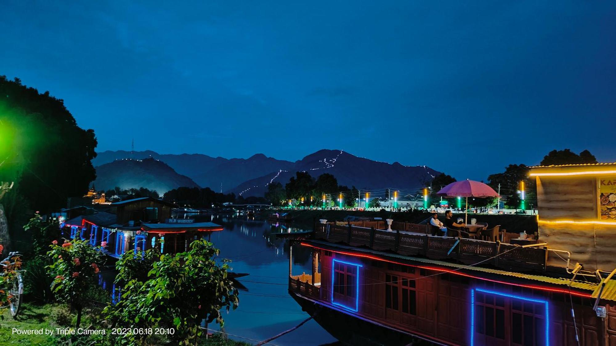 Houseboat Karima Palace Сринагар Экстерьер фото